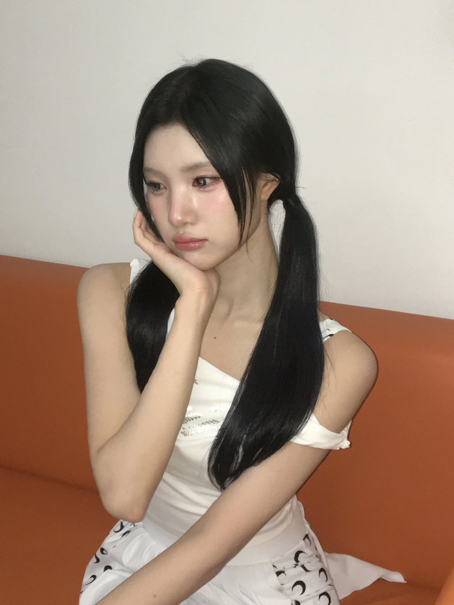 H2H_NEWS's tweet photo. 260708 JUUN WEVERSE POST

“👧 Pigtails… hehe. Pigtails… 👧”

#Hearts2Hearts #하츠투하츠 #H2H @Hearts2Hearts https://t.co/X4Eh4EIDQF