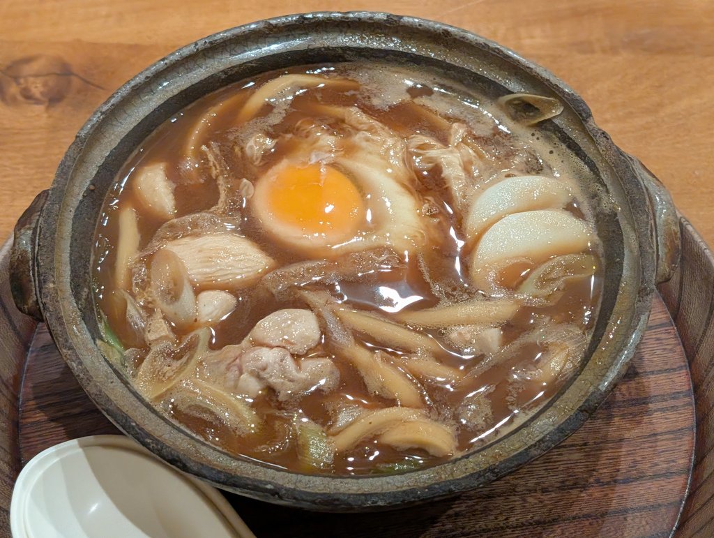 takopus8's tweet photo. 味噌煮込みうどんと麦茶だよ https://t.co/3zTPE0IDom