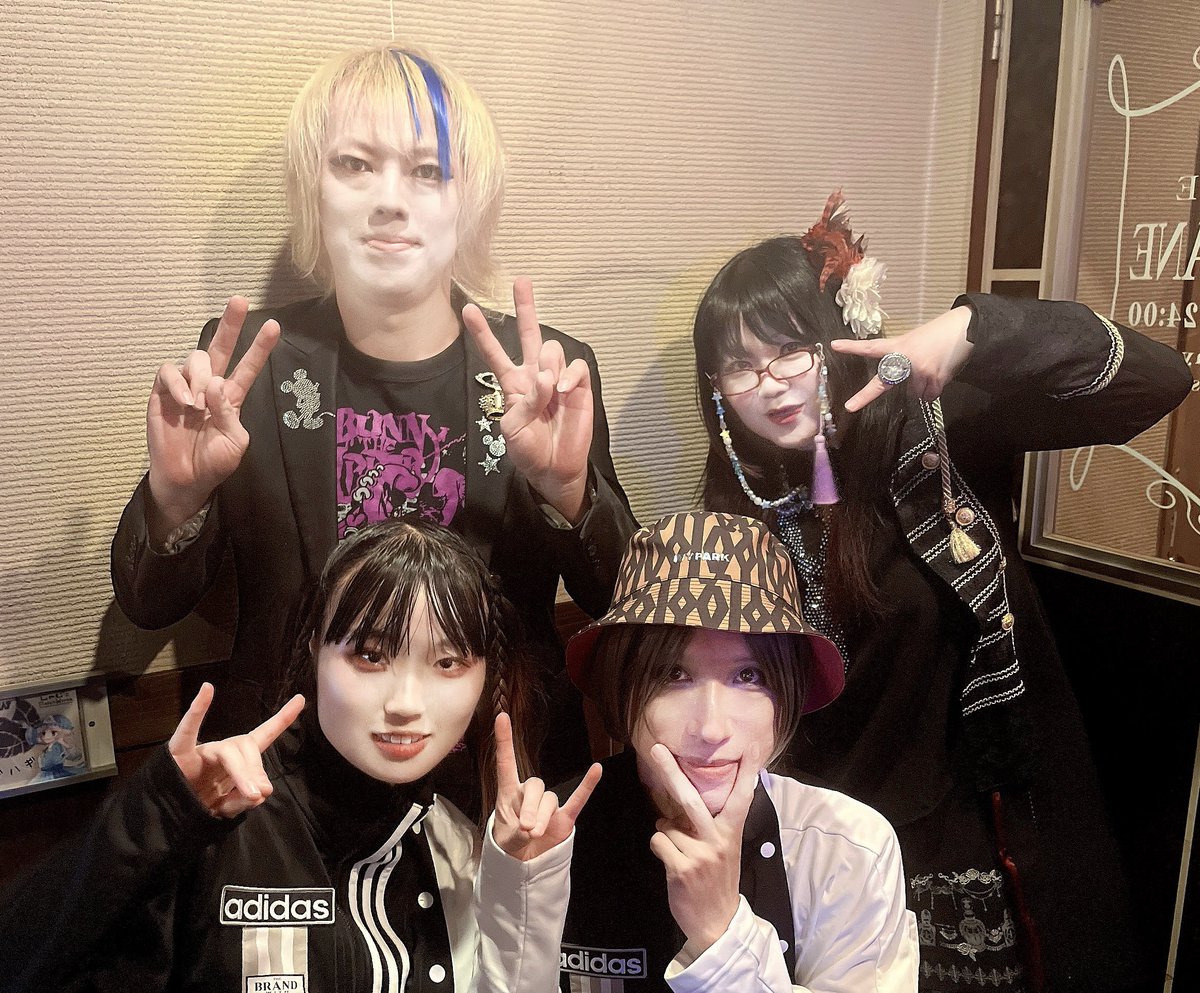 wedday_official's tweet photo. #水曜ウェンズデー 🇯🇵📸

フジワラ トキムネ様＆あやめ
Wataru様＆あやめ
Enharmonic Generation様＆White Noise
蜻蛉様＆White Noise

#真夏の修羅場2026 PENNY LANE 7/18(土)あやめたん超前夜祭

⑥16:45-フジワラ トキムネ
⑧18:05-Wataru
⑨18:50-Enharmonic Generation
⑩19:50-蜻蛉(燭台(怪)) https://t.co/BNfd0QnNpF
