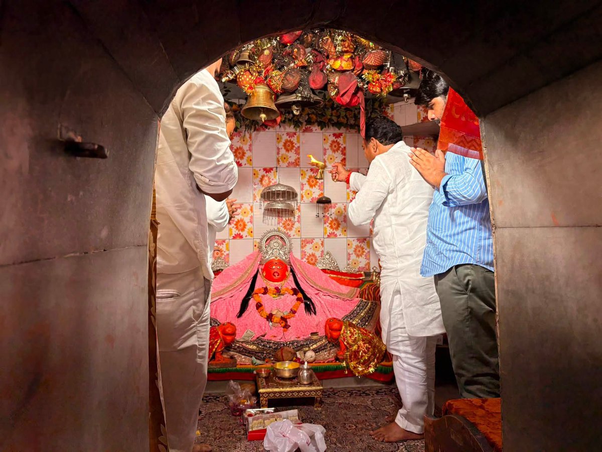 moolchandraMLA's tweet photo. जय माता दी🚩..
.
आज #माँ_जालौन_देवी_मइया की पूजा अर्चना कर आरती करने का परम सौभाग्य प्राप्त हुआ।
#jalaundeviji
#deviji
#jaimatadi https://t.co/td9GjgU3N2