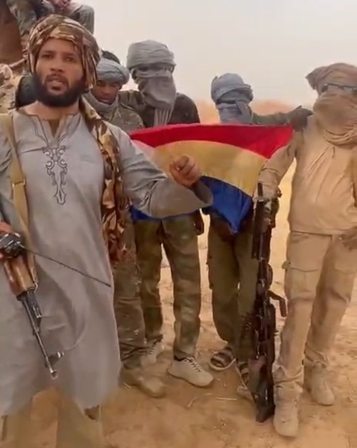 zarhonet00's tweet photo. 1/جبهة تحرير أزواد تواصل حصار معسكر "آنفيف" لليوم الخامس على التوالي، وتضيق الخناق على الجيش المالي وعناصر الفيلق الروسي داخل المعسكر.
انهيار معنويات القوات دفع قيادة الجيش في قاوو لإرسال تعزيزات جديدة، بعد يومين فقط من كمين محكم تعرض له رتل عسكري وتكبده خسائر كبيرة. https://t.co/eaEaHapYIE