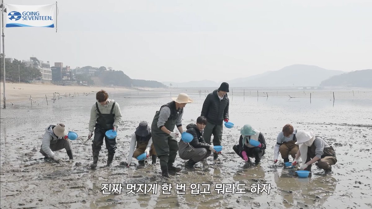 m17nightflight's tweet photo. 멋지게 차려입고 배드클루3 어떠십니까 제발, https://t.co/LbeGiRTPwv