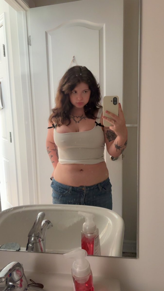 seroquelbabe's tweet photo. im sick of being fat https://t.co/LVztcLSMbF