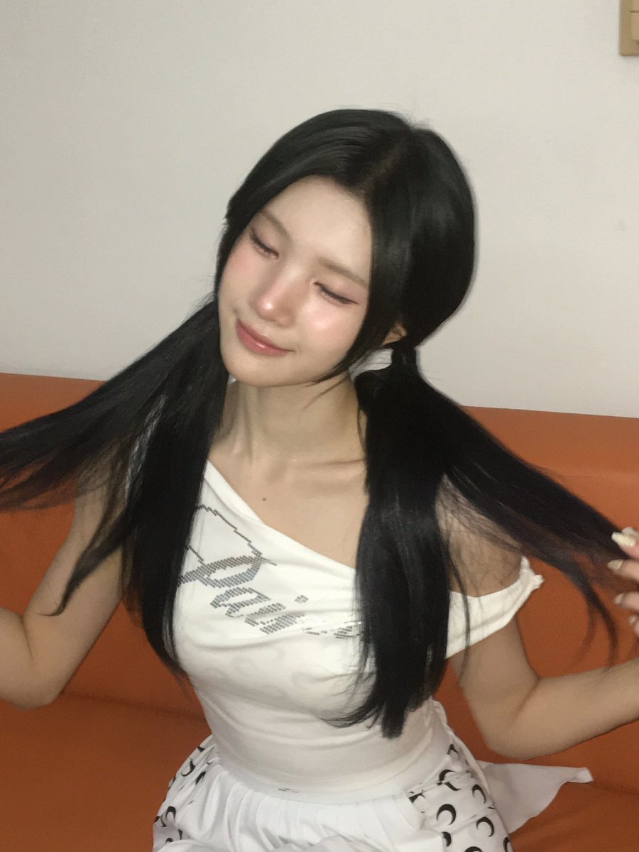 tentangjuun's tweet photo. 260708 🌟 weverse post

👧 kepang dua aaa kepang dua 👧

#JUUN #HEARTS2HEARTS https://t.co/uyshPlMF3B