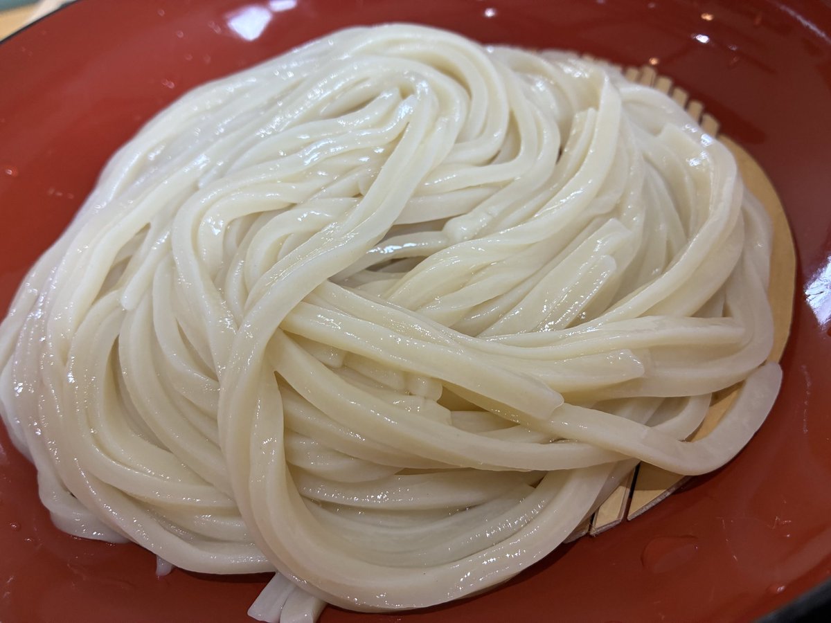 NOBLE_LoV_2's tweet photo. 夏になると食べたくなる！
しっかりコシのあるうどん最高です✨
もりうどん大盛り
注文してから駐車場も満車で早めに来て良かった💨
#うどん 
#桐生うどんの里 https://t.co/DaEEecC7uL