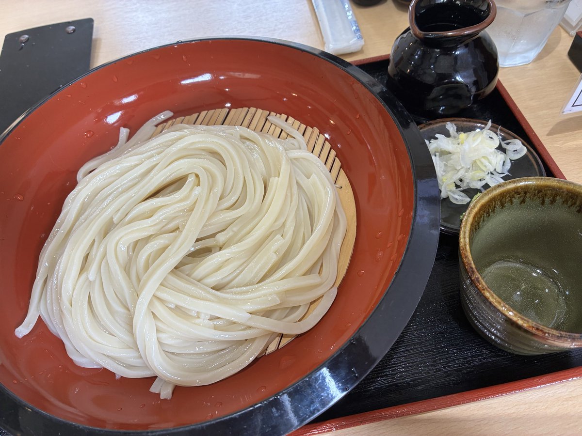 NOBLE_LoV_2's tweet photo. 夏になると食べたくなる！
しっかりコシのあるうどん最高です✨
もりうどん大盛り
注文してから駐車場も満車で早めに来て良かった💨
#うどん 
#桐生うどんの里 https://t.co/DaEEecC7uL