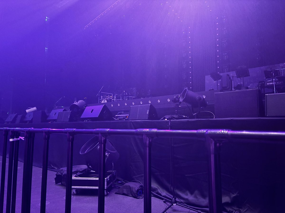 tun25's tweet photo. 例の最前列ですよ💦こんな事、2度とないかもって思ったら終演後ギャン泣きしてしまって💦優しいjip'sさんに「大丈夫、大丈夫またあるよ」って言われて嬉しかったー。仁くんに私の声届いたのも何度も目の前来て煽ってくれたのもオワキヘアーも最高でした🫣💕 https://t.co/yvQfYS1i1M