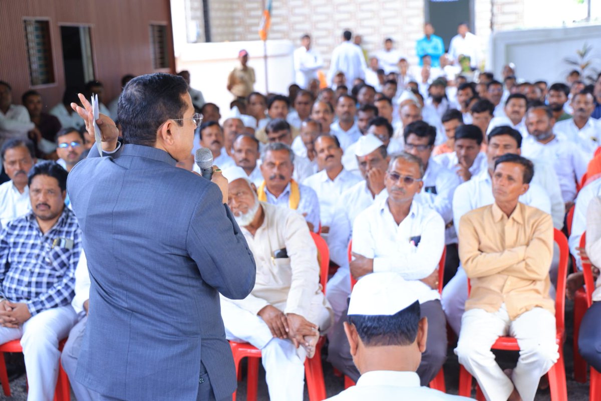 AbhiPawarBJP's tweet photo. १३ जुलै रोजी होणाऱ्या प्रदेशाध्यक्ष मा. श्री. रविंद्रजी चव्हाण व पालकमंत्री मा. श्री. छत्रपती शिवेंद्र सिंह राजे भोसले यांच्या दौऱ्याच्या तसेच २२ जुलै रोजी मा. मुख्यमंत्री श्री. देवेंद्रजी फडणवीस यांच्या वाढदिवसानिमित्त आयोजित करण्यात येणाऱ्या विविध कार्यक्रमांच्या नियोजनाच्या अनुषंगाने आज सविस्तर आढावा बैठक संपन्न झाली.

यावेळी कार्यक्रमांचे नियोजन, जबाबदाऱ्यांचे वाटप आणि विविध उपक्रमांच्या प्रभावी अंमलबजावणीबाबत सविस्तर चर्चा करण्यात आली. तसेच SIR संदर्भात सुरू असलेल्या कामाचा आढावा घेऊन ते अधिक वेगाने व प्रभावीपणे पूर्ण करण्याच्या दृष्टीने BLA-2 पदाधिकाऱ्यांना आवश्यक त्या सूचना देण्यात आल्या.

यावेळी सुयोग्य नियोजन, प्रभावी अंमलबजावणी आणि संघटित कार्याच्या बळावर आगामी सर्व कार्यक्रम यशस्वी करण्याचा निर्धार व्यक्त करण्यात आला.

#BJPMaharashtra #RavindraChavan #DevendraFadnavis #ShivendraRajeBhosale #abhimanyupawar #Janseva #ViksitMaharashtra