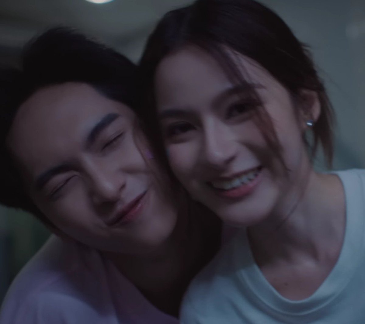 intoprimii's tweet photo. the chemistry is chemistrying 😭💗

#primiily #Copperdechawat 
#BUS_รักมักยาก_MV https://t.co/iaTYdV6W8a