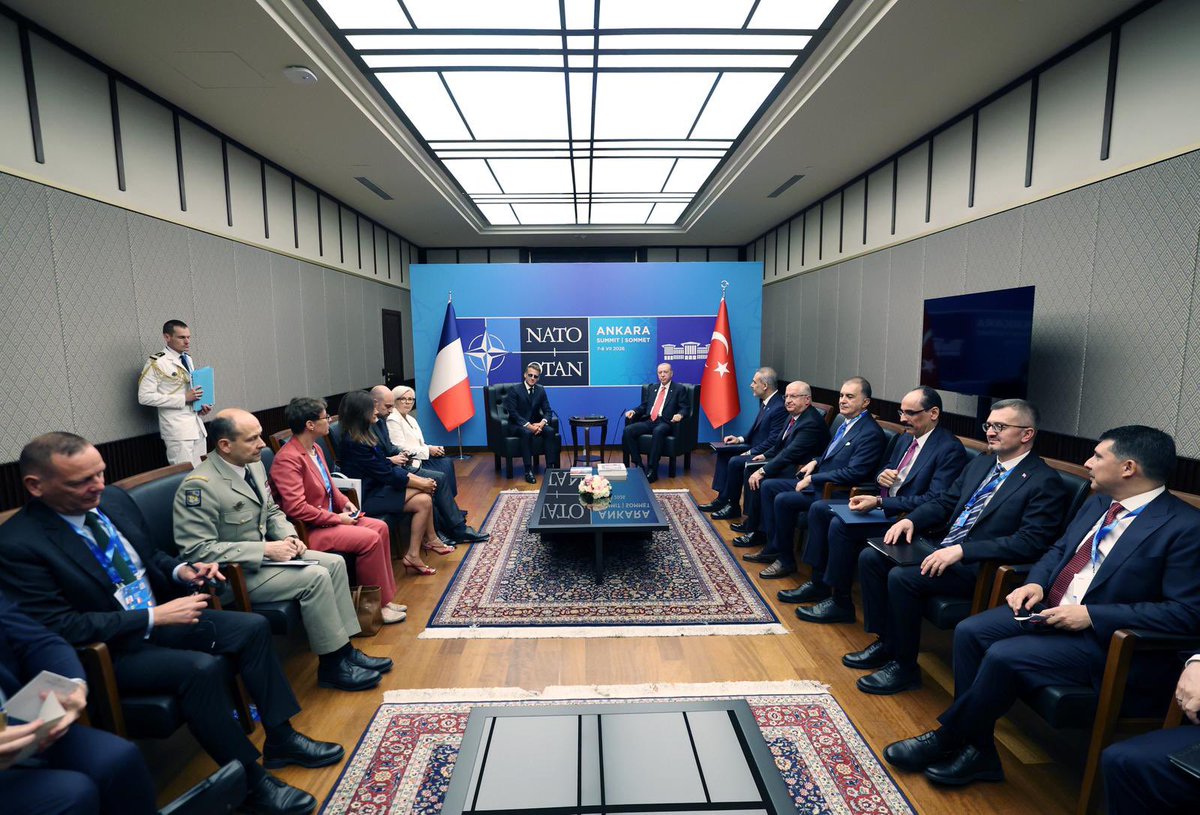 MertLeventkanli's tweet photo. Cumhurbaşkanımız Sn @RTErdogan, 
36.⁠ ⁠NATO Devlet ve Hükümet Başkanları Zirvesi Kapsamında Fransa Cumhurbaşkanı Emmanuel Macron İle Bir Araya Geldi. 

#NATOsummit https://t.co/3yOmG4l3xB