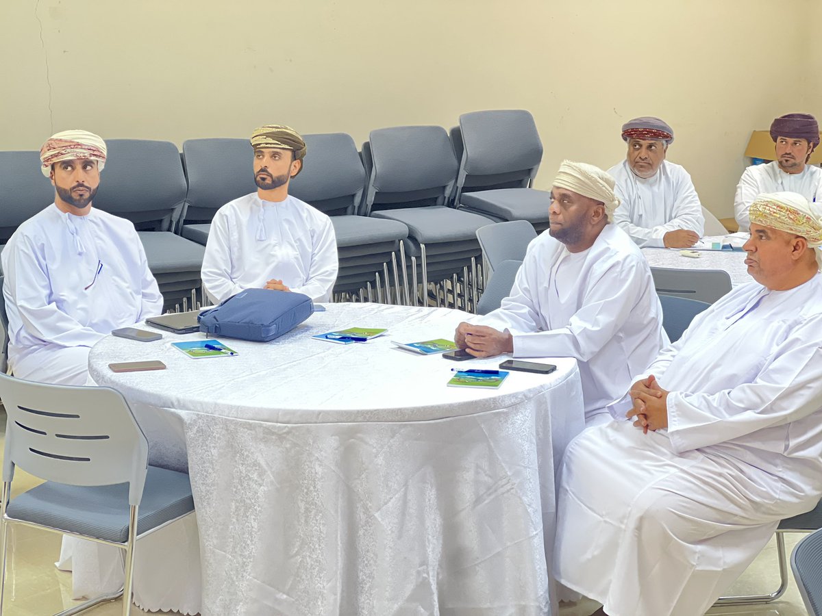 GSharqiya's tweet photo. عُقد بمبنى المديرية حلقة نقاش حول (الإجادة الفردية والمؤسسية)بمشاركة عدد من المختصين والموظفين من المديرية وذلك بهدف تعزيز ثقافة التميزوتبادل الآراء والأفكار حول أفضل الممارسات التي تسهم في الارتقاء ��الأداء المؤسسي وترسيخ قيم الإبداع والتطوير المستمر بما يدعم تحقيق مستهدفات العمل https://t.co/nAPHwi0dGi