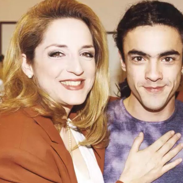 thanasima_agna's tweet photo. Ο Ευαγγελατος παει διακοπες κ αυτος.....κατι που σημαινει οτι το MEGA παλι μεσα στην θεϊκη του πρωτοτυπια #not για την οποια φημιζεται, θα φερει σε (Ε) τα γνωστα: Μετα το #DekaLepta Κηρυγμα αντι #MegaLiveNews σε παραπανω δοση #ntanta στις 15:40 και η #DolceVita στις 17:00 https://t.co/eGB3saz9kB