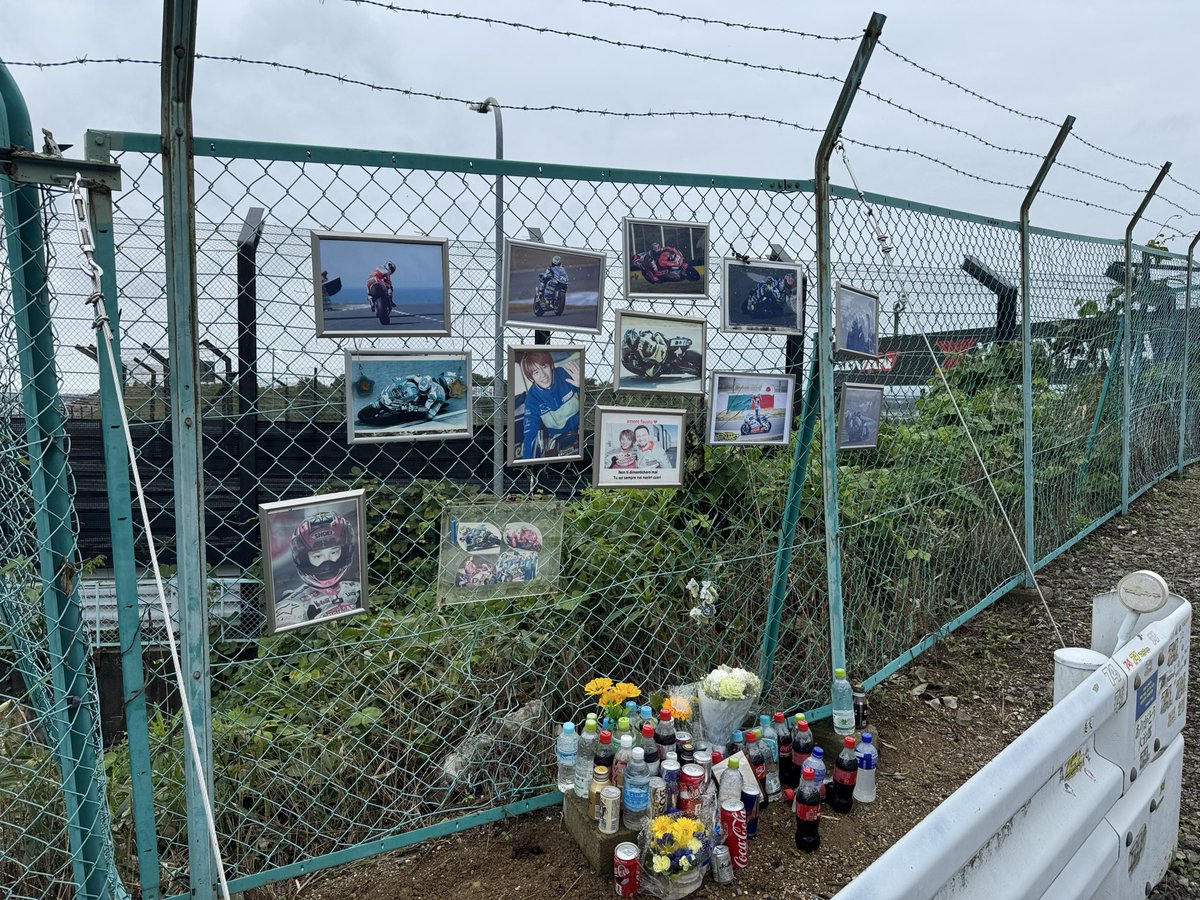mizuirocham's tweet photo. 週末は #鈴鹿8耐 でした。
激夏開催の例年とは違って今年は梅雨のシーズン。暑さは避けられたけどずっと天気よくなかったよ。やっぱりレースは晴れててほしいものです。

結果はホンダ勝利で5連覇。すごいね。 https://t.co/W9YhpP8yjN