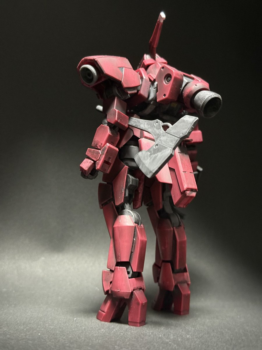 dk04091002's tweet photo. ＨＧ　流星号(グレイズ改弐)

グレイズって事忘れて制作🤣
似てるてか一緒なんで😭

サクサク組めるようになってきました🤔

#ガンプラ
#鉄血のオルフェンズ https://t.co/WC7bdPDybb