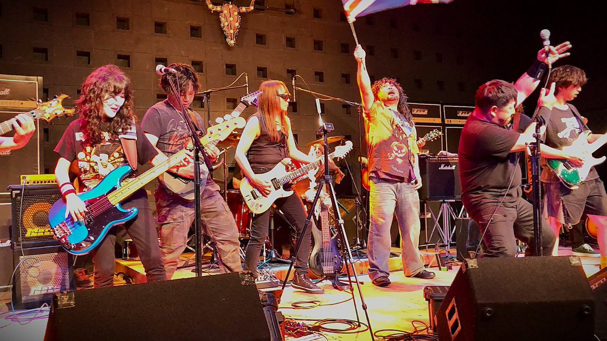 Odefest's tweet photo. イントロではあの名リフが会場に鳴り響き、サビでは客席のメタルヘッズも一斉に拳を突き上げ、「オーオーオー！」の大合唱！

4時間にわたるイベントは最高潮のまま幕を閉じ、出演した全バンドと観客のロック愛がひとつになって爆発した、第11回おでフェストの歴史に残る伝説的な幕引きとなりました！ https://t.co/yJdVnm5zHP