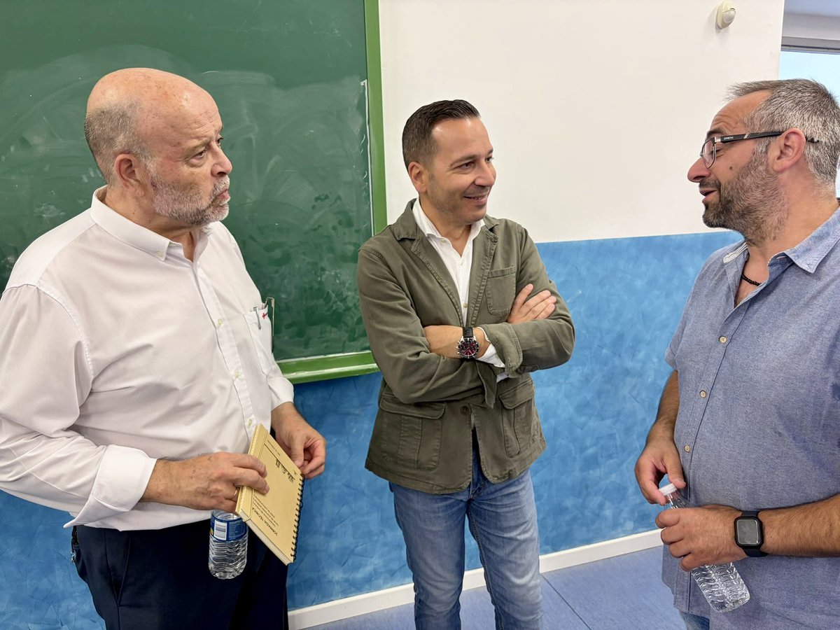 OscarFdezCalle's tweet photo. Proteger a nuestros niños, ayudar a la conciliación en verano, y ofrecer a las familias recursos es compromiso de la consejería de @desregulacionEX 

Programa “Espacios educativos saludables”
662.000 €
1000 niños
100 profesionales y voluntarios

Gracias por hacerlo posible! https://t.co/Hy5YscJiTq