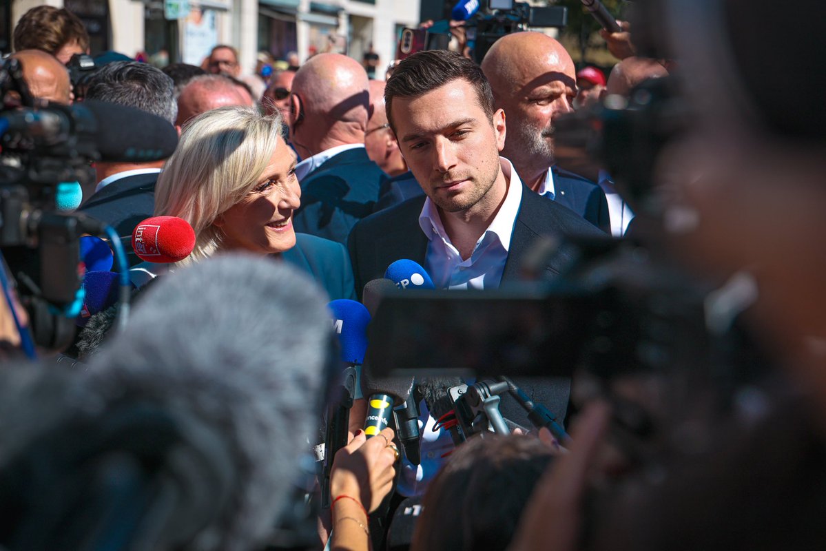 Marine Le Pen tweet media