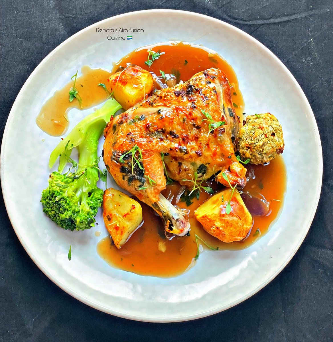 renatacuisine's tweet photo. English-style roast with an Afro twist. ๐ฌ๐ง๐
Chicken thighs marinated in African allspice and tarragon, served with crispy roast potatoes, broccoli, sage & onion stuffing balls, and a rich garlic, onion, white wine & chicken jus gravy.
#Salonechef ๐ธ๐ฑ #afrofusion #salonex ๐ธ๐ฑ https://t.co/J29dY0xDDm