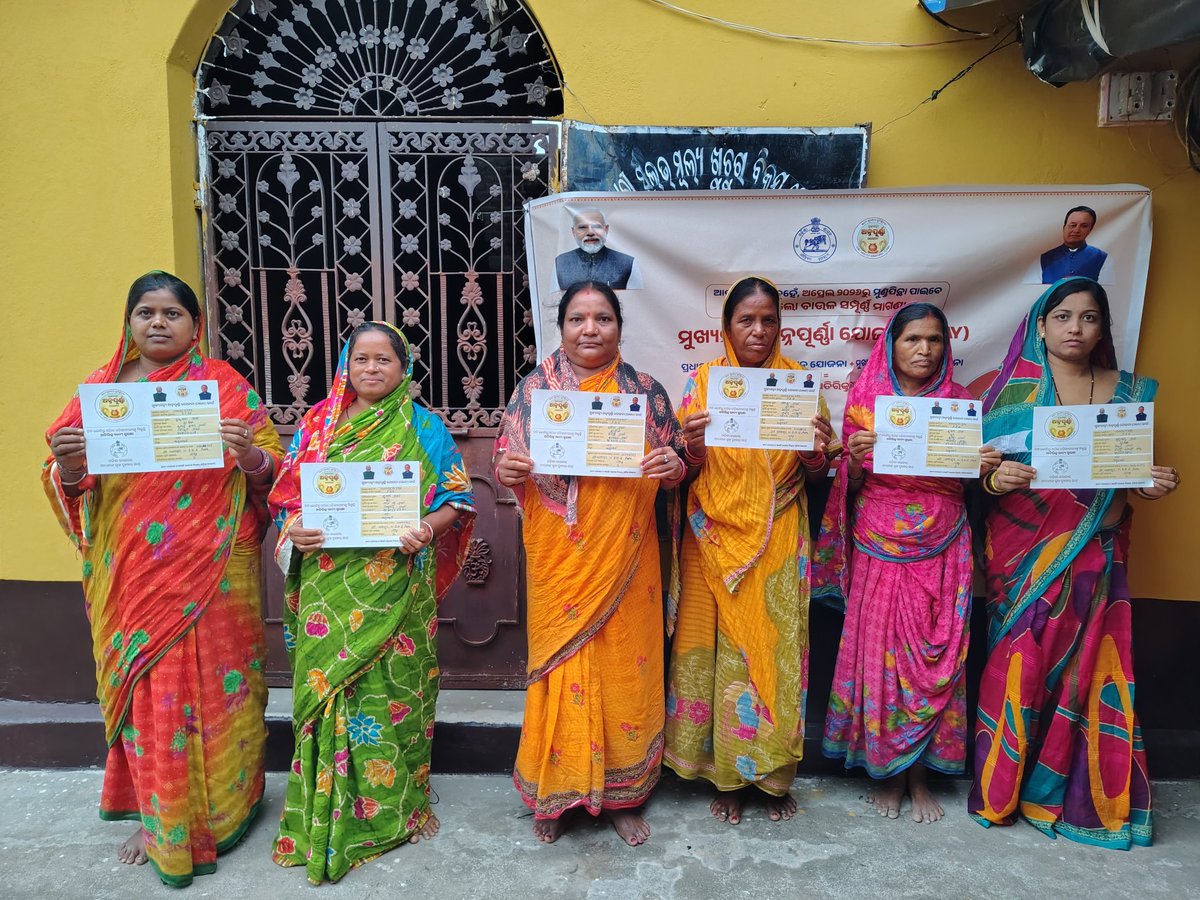 CSOAngul's tweet photo. Distribution of Rations under Mukhyamantri Annapurna Yojana and as well CMAY card distribution at  Chhendipada Block.  #cmo,#oscsc,
@Food_Odisha
@CMO_Odisha 
 @IPR_Odisha https://t.co/tC4AqRutCf