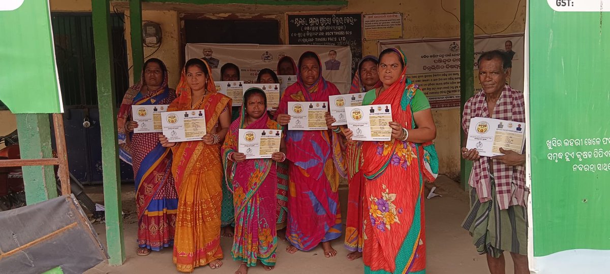 CSOAngul's tweet photo. Distribution of Rations under Mukhyamantri Annapurna Yojana and as well CMAY card distribution at  Chhendipada Block.  #cmo,#oscsc,
@Food_Odisha
@CMO_Odisha 
 @IPR_Odisha https://t.co/tC4AqRutCf