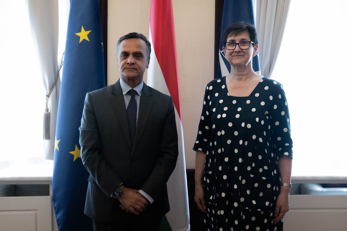 PakinHungary_'s tweet photo. Amb. Asif Hussain Memon held a meeting with H.E. Ms. Klára Breuer, State Secretary for Bilateral Relations at the Ministry of Foreign Affairs of Hungary. Both sides discussed issues of mutual interest and reaffirmed their commitment to further strengthening bilateral relations. https://t.co/x5LkOWNYHi