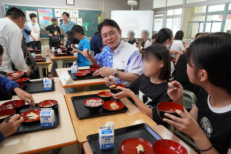 oki78nyan's tweet photo. 小学6年生の学校給食って今こんなに少ないの⁉️マジ⁉️😬
https://t.co/JFlFyNZvsJ https://t.co/FhclpsXKud