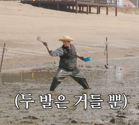salutazes's tweet photo. going seventeen dokyeom, you will always be iconic 😭 https://t.co/c4L318bvlf