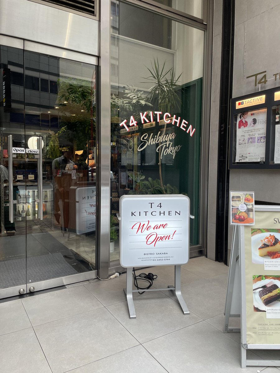 uxutan's tweet photo. 今さらシロー全然始まらないので報告Time

坂本担ならご存じOneDish&amp;GIFTforXで来訪の卓球台のあるカフェレストラン
T4 KITCHEN
#トニセン をCM起用してくださってる #スヴェンソン さんのグループ会社！ということで、渋公トニコン前にジャニショで遭遇したffさんとお友達を誘って行ってきました！ https://t.co/u67yjBb27X