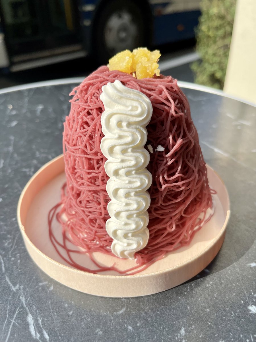 extravirgin07's tweet photo. 愛知 名古屋 大須 仁王門通本町交差点すぐ
和栗モンブラン専門店 栗りんさん
黄金モンブランソフトと濃紫モンブランソフト
夏でも栗🌰お芋🍠が食べた〜い😆でらうまモンブランといただくソフトクリーム🍦が最高です✨うみゃあ❗️
#うみゃなごや奇譚 https://t.co/z34fXXyOSP