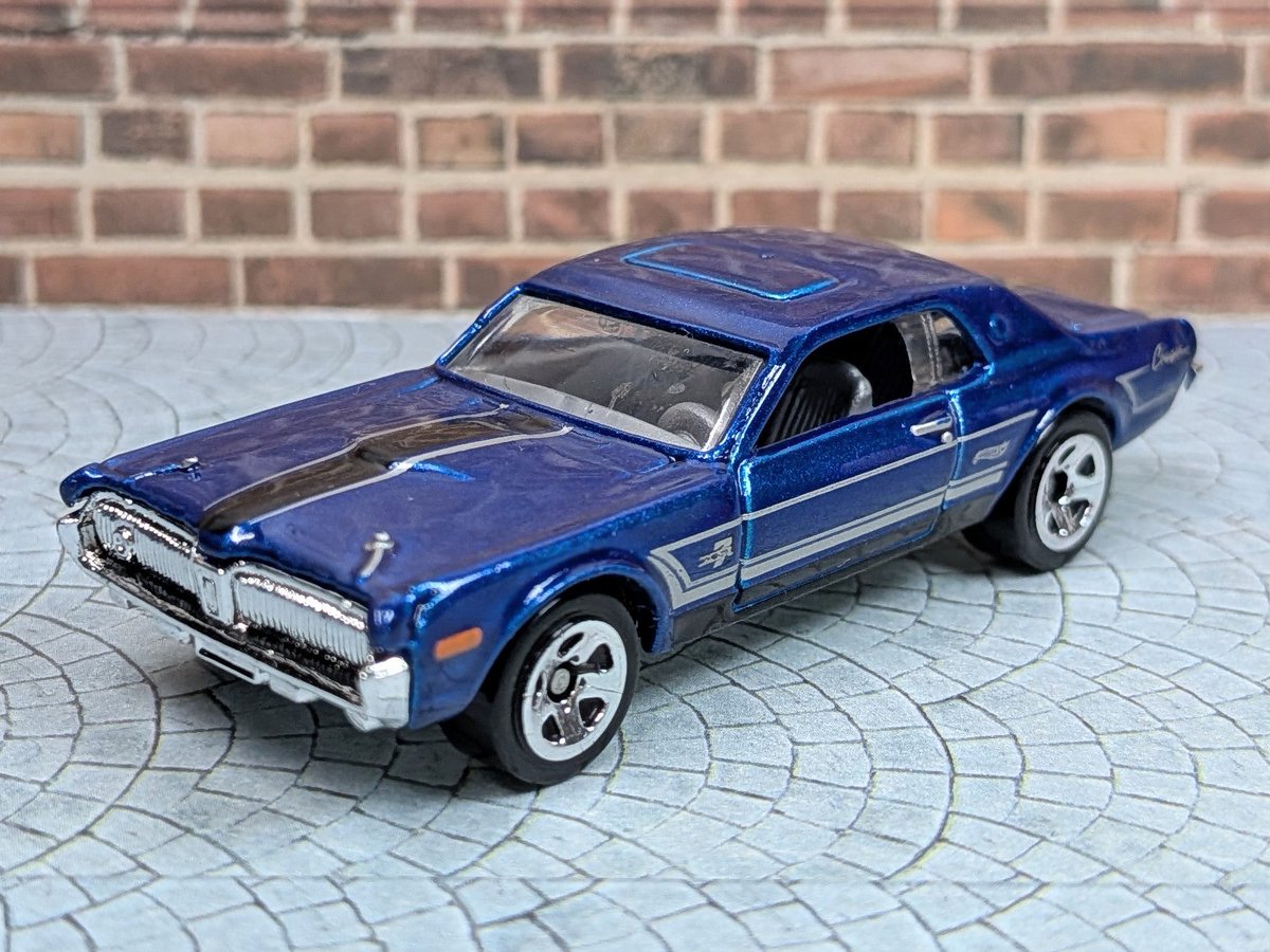 musclevw's tweet photo. Hot wheel / 2012 
1968 Mercury Cougar
ボンネットのフードピンが👍💯😎 
#hotwheels #mercurycougar #アメ車 #ホットウィール https://t.co/NyTSLQlKVz