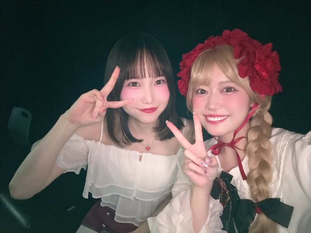 h_maki_official's tweet photo. イヴ・サンタクロースちゃん役
松永あかねちゃん❄️

ずっと朗らか！！！かわいいね！！！

個人的にダンスの決め方がすごい好きで…！
止まるところでピタッと止まってフォームが綺麗！
ずっと目で追っちゃうくらい好き！

#デレミュ_オブザデッド 
#デレミュオブザデッド_観劇レポート https://t.co/QOKeXq2sLx