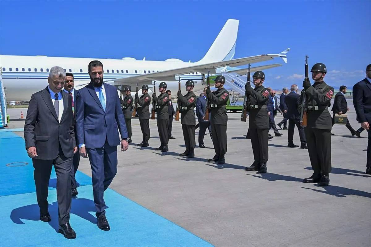 a_albander's tweet photo. في سابقة هي الأولى في تاريخ سوريا | 🇸🇾 

وصل الرئيس أحمد الشرع إلى أنقرة بالتزامن مع قمة الناتو الـ36، ليكون أول رئيس سوري يحضر على هامش القمة. https://t.co/Ub4RZnIufa