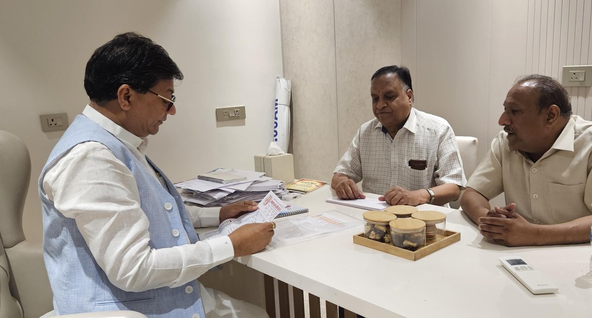 AshokGoelBJP's tweet photo. आज मॉडल टाउन विधानसभा कार्यालय (E-1/1) में जनसुनवाई के दौरान क्षेत्रवासियों की समस्याएँ सुनीं तथा संबंधित विभागों को त्वरित और समयबद्ध समाधान के निर्देश दिए।

#ModelTownVidhansabha https://t.co/hohZt1cbfs