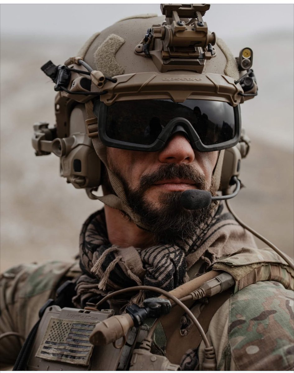 defense_civil25's tweet photo. 🚨Alert: US Special Forces operating in Iran now have orders to search and target the Iranian Supreme Leader and their President. Orders to capture or kill, if they are able!! https://t.co/wF1I5Q0uu9