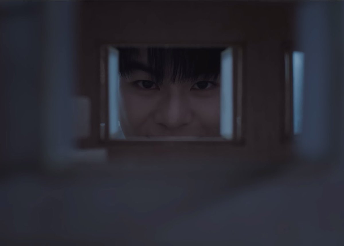sstmff's tweet photo. ดูสายตาพี่คริสถาปัตเค้าจีบสาวดิ แต่ อกหักครับ ㅠㅠ

#MARCKRIS
#BUS_รักมักยาก_MV https://t.co/GGi6BSb8zT