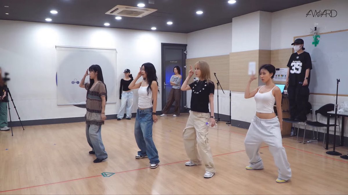 destinywheesa's tweet photo. so these were all on the same day - 4 flowers practice, 4ward concert practice and 4 flowers comeback live 

they weren’t kidding when they said they lived in the practice room, my mamamoo you’ve worked so hard 🥺 https://t.co/f0wKGIkSG8