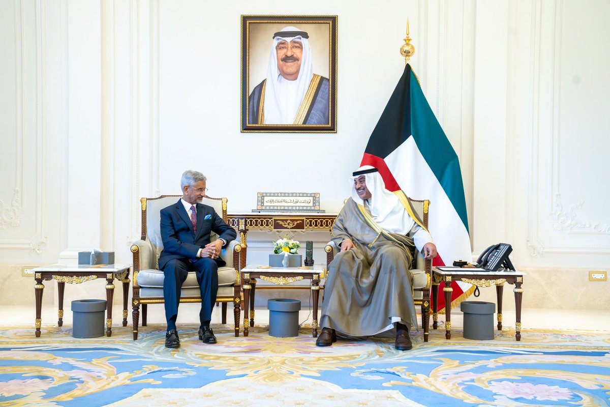 bourashed_news's tweet photo. #الكويت-#بوراشد| سمو #ولي_العهد يستقبل وزير الشؤون الخارجية الهندي بمناسبة زيارته الرسمية للبلاد

- جرى خلال اللقاء استعراض العلاقات الثنائية التاريخية وبحث سبل تعزيز أوجه التعاون ومناقشة قضايا وموضوعات ذات اهتمام مشترك

https://t.co/pj5G0QZLEQ https://t.co/AjjFfXYxNg