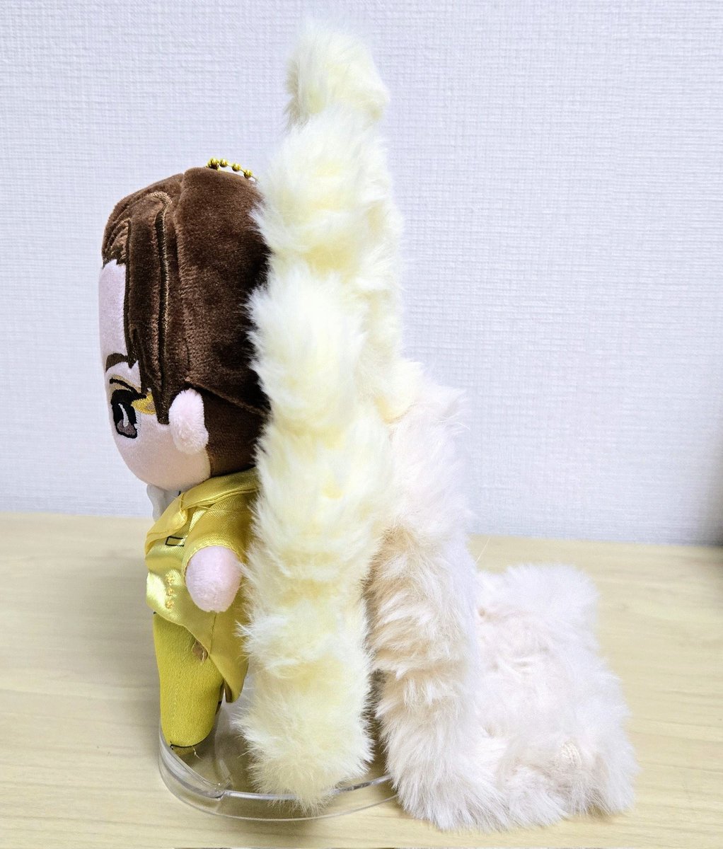 Charity_TGS's tweet photo. トップスターぬいに必要なものを完全に見誤っていた…ナイアガラ付きの大羽根だろ！
白を手に入れて白一色で完成させたいな。雉羽根はどうしたらいいんだろう…
ぬいはポーチに入れて持ち運びたいから着脱式にせねば https://t.co/lpg7k7bAZl