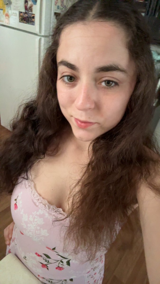 Emilyluvv211's tweet photo. It’s been too long since I posted here! Ask me anything nothing too personal pls! #askme #8luglio2026 https://t.co/N2EzCgMyDq