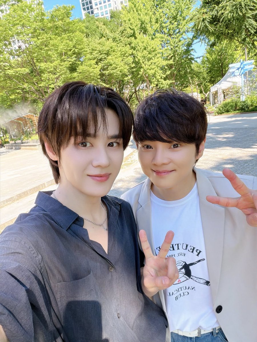 QKNSOLO's tweet photo. [070826] #KUN Instagram update 

"스트리트 매직 대성공!!! 🃏항상 저를 너무 잘 챙겨 주신 현우형 @/charmingchoimagic 너무너무 김사합니다!!너무 좋은 경험이었습니다!!"

#KUN #QIANKUN #钱锟 #쿤
#WayV #威神V #NCT https://t.co/1UhqVbFivr