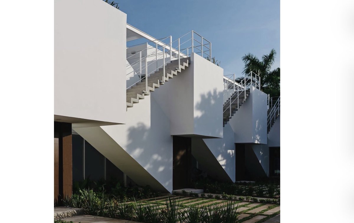 OrlandoArq's tweet photo. Viviendas Sonata (Mérida) 🇲🇽 

📐Arkham Projects | 2018

 Un proyecto de 536 m² diseñado bajo una regla del cliente: «que no sobre nada». El resultado: arquitectura única, funcional y económicamente accesible en un mercado saturado. 

#architecture🔝 https://t.co/Hytn2Wf75L