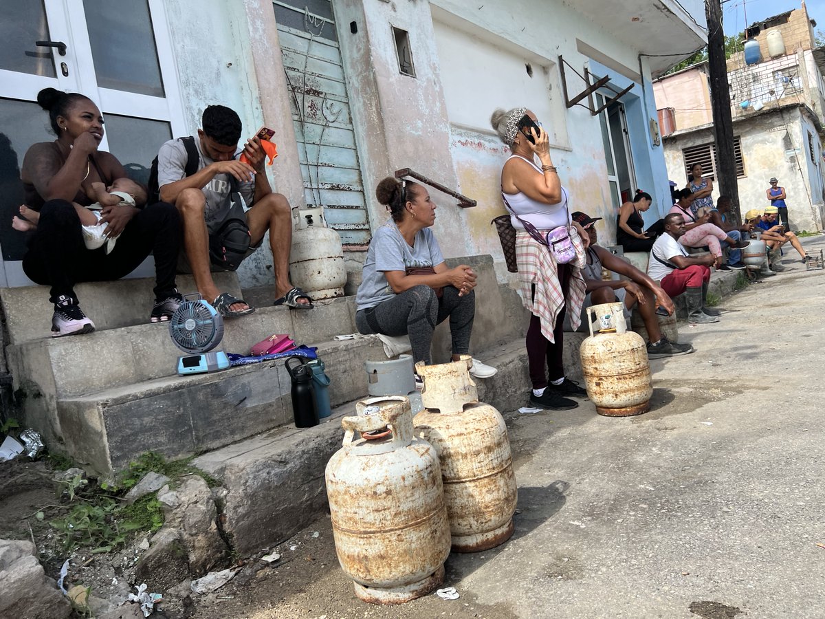 BellaLula20's tweet photo. 3 DIÁS  🇨🇺 #11J
LA DICTADURA COMUNISTA NOS ESTÁ MATANDO!!  REPRESIÓN, MISERIA, HAMBRE, 67 AÑOS Y NI UNO MÁS!! #CubaPaLaCalle SIN RETORNO!! https://t.co/PDqMoiJCug