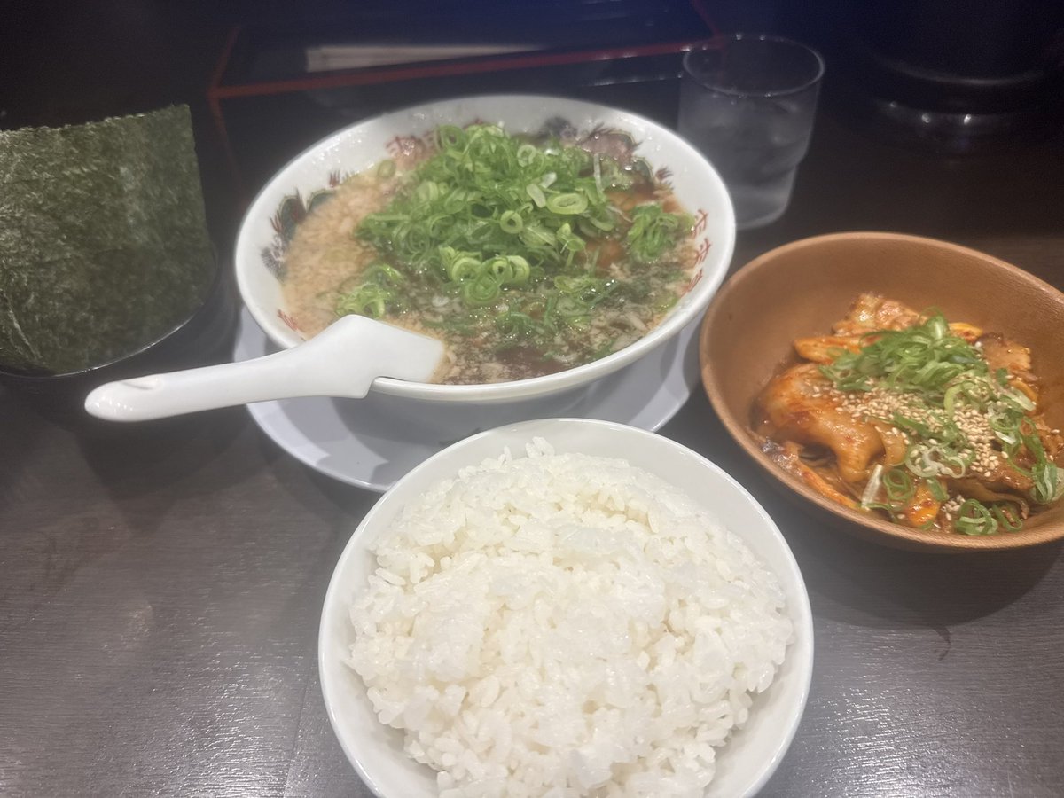 3_1183's tweet photo. 豚キムチ定食と初トッピングのり https://t.co/4TBCysQ89z