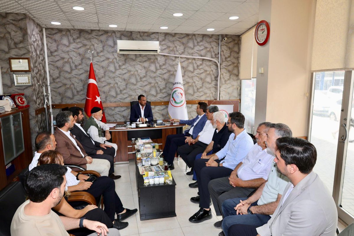 AdemAldemir33's tweet photo. 📍 Toroslar

✅ Mersin Çermikliler Derneği Ziyareti

İl Yönetim Kurulu Üyelerimiz, Yenişehir İlçe Başkanımız Sayın Seyidhan Kartal ve Yenişehir İlçe Teşkilatımızla birlikte Mersin Çermikliler Derneği'ni ziyaret ettik.

Ziyaretimizde, Başkan Sayın Remzi Gümüştekin ve yönetim kurulu üyeleriyle bir araya gelerek şehrimize ve hemşehri derneklerinin toplumsal hayattaki katkılarına ilişkin verimli istişarelerde bulunduk. Birlik ve beraberliğimizi güçlendiren bu tür buluşmaların önemini bir kez daha vurguladık.

Nazik ev sahipliği ve misafirperverlikleri dolayısıyla Başkan Sayın Remzi Gümüştekin'e ve kıymetli yönetimine teşekkür ediyor, çalışmalarında başarılar diliyoruz.
