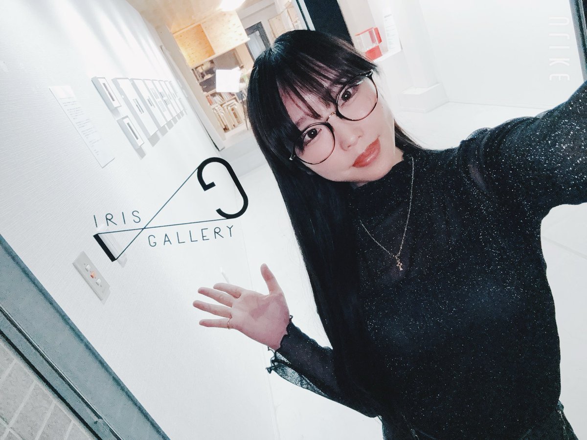 9oooona's tweet photo. IRIS GALLERY
移転前最終日でした！

皆様本当に本当にありがとうございました😭

正直本当に大変な時期もありましたが、
展示してくださったり、足を運んでくださったり、関わっていただいた皆様のおかげで2年間の契約期間を満了することができました✨

今後信用できる方に引き継ぎ先が決まっており、この場所はフォトギャラリーとして続いていきますので、変わらず写真を楽しむ皆様にとって憩いの場となると思います🎶

IRIS GALLERYは移転先がみつかるまで、
レンタルギャラリーを活用しながらの企画展や、展示プロデュース、IRIS printやIRIS BOOK labとして変わらず続いていきますので今後ともよろしくお願いいたします！

本当に、こういう節目節目のたび、
皆様とお会いできる度に、
感謝しかなく、
いつも気にかけていただき応援してくださる皆様が大好きだなと思います💓

このご恩を今後も返していけるように、
皆様が楽しく写真活動ができるような企画や活動を続けていきます☺️