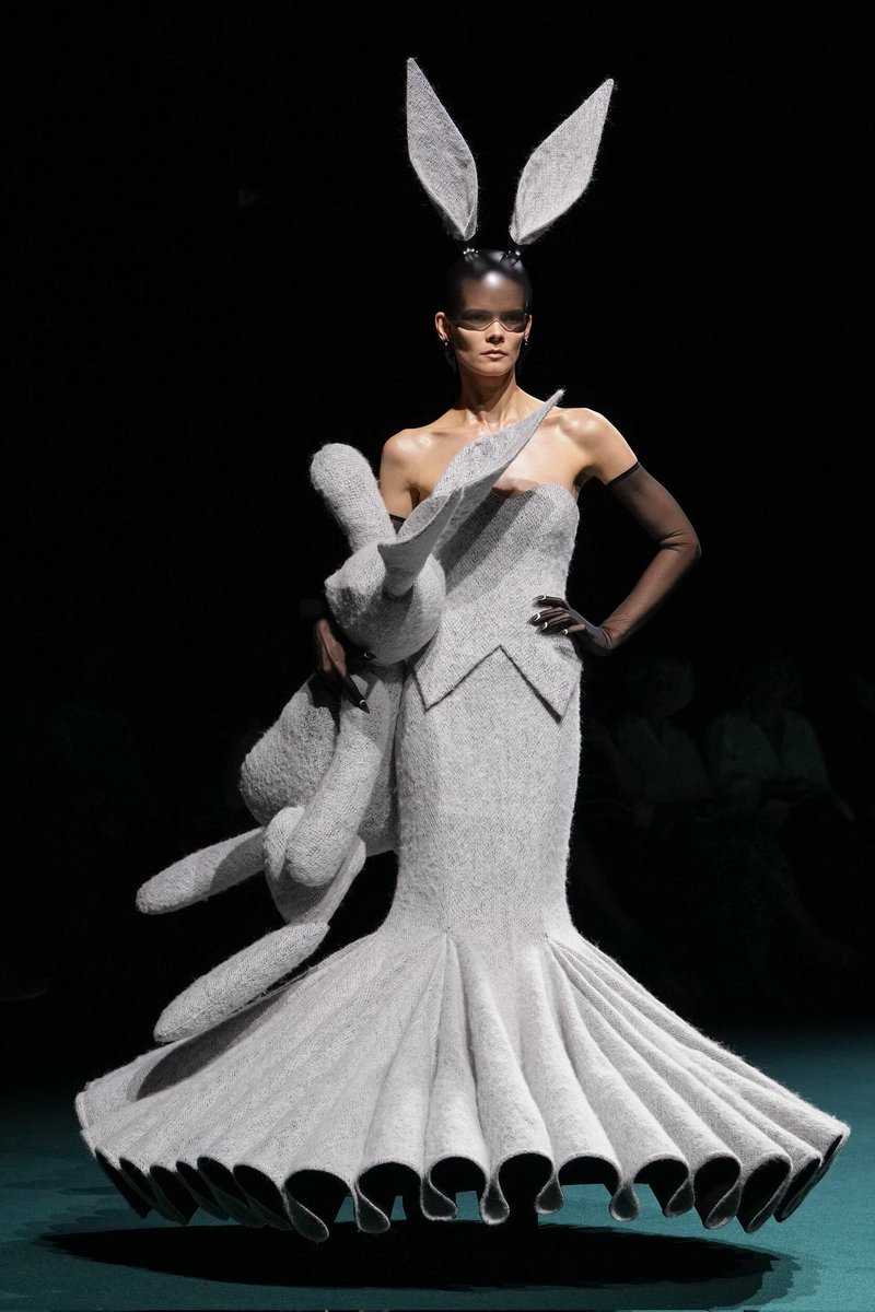 LaModeUnknown's tweet photo. FIRST LOOK at ✨️Robert Wun✨️ Fall/Winter 2026 Couture.🪡

ART https://t.co/N0fofB55EJ