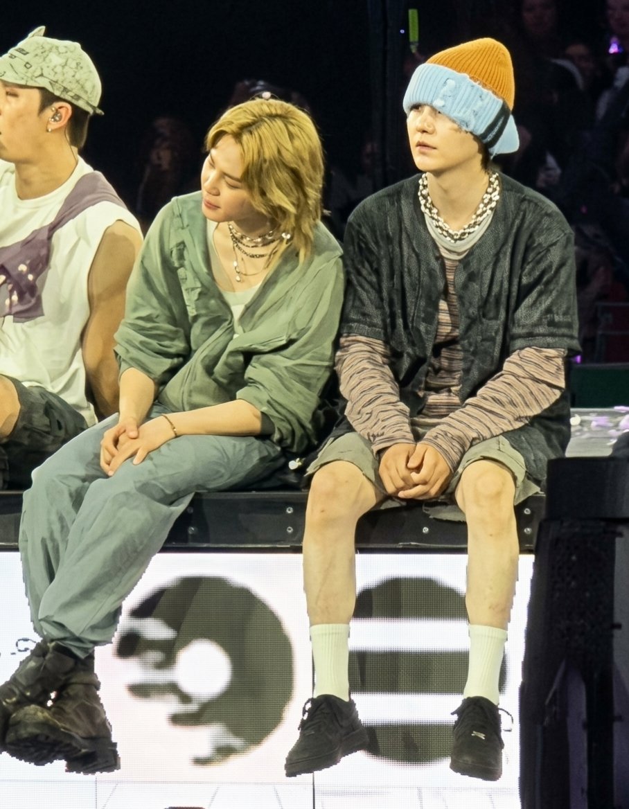 jeyjiyoo's tweet photo. kenapa era beberapa tahun terakhir, jimin sama yoongi jarang nempel bgt, rangkulan atau apalah. gak kayak dulu yg se bebas itu. padahal jimin sama member lain masih bisa.
kenapa?
apa gara-gara kita yoonminis makin banyak, trus kalian disuruh membatasi? atau karna pacaran betulan? https://t.co/gXa8baKCHH
