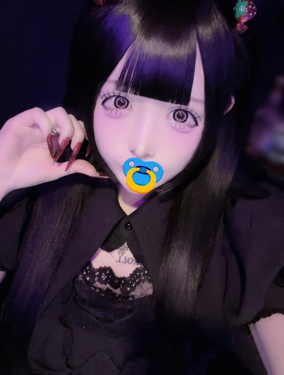 LOWhqPPYENDROLL's tweet photo. 余計なものは全部捨ててただあたしだけを見ててほしい https://t.co/oVGV2TssOc
