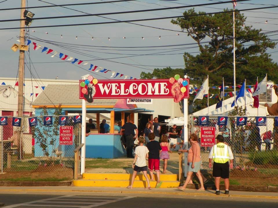 ShoreDailyNews's tweet photo. Chincoteague V￼olunteer Fireman’s Carnival underway for 2026.
https://t.co/jdvJwKUQ0y https://t.co/dbGQ7jx3Cc