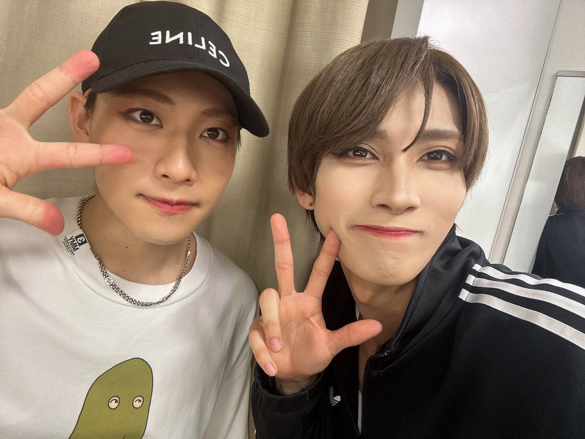 seitarou_yogayo's tweet photo. 本日もありがとうございました！

今日はりんちゃんとー！！！
たろたろペアってことで✌🏻

明日もよろしくお願い致します！
 #テニミュ https://t.co/av8z5KjecD